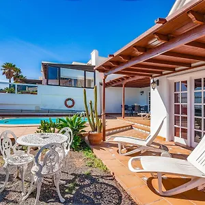 https://villa-tias.puertodelcarmen-hotels.org